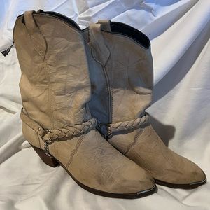 Light tan vintage leather cowboy boots size 9